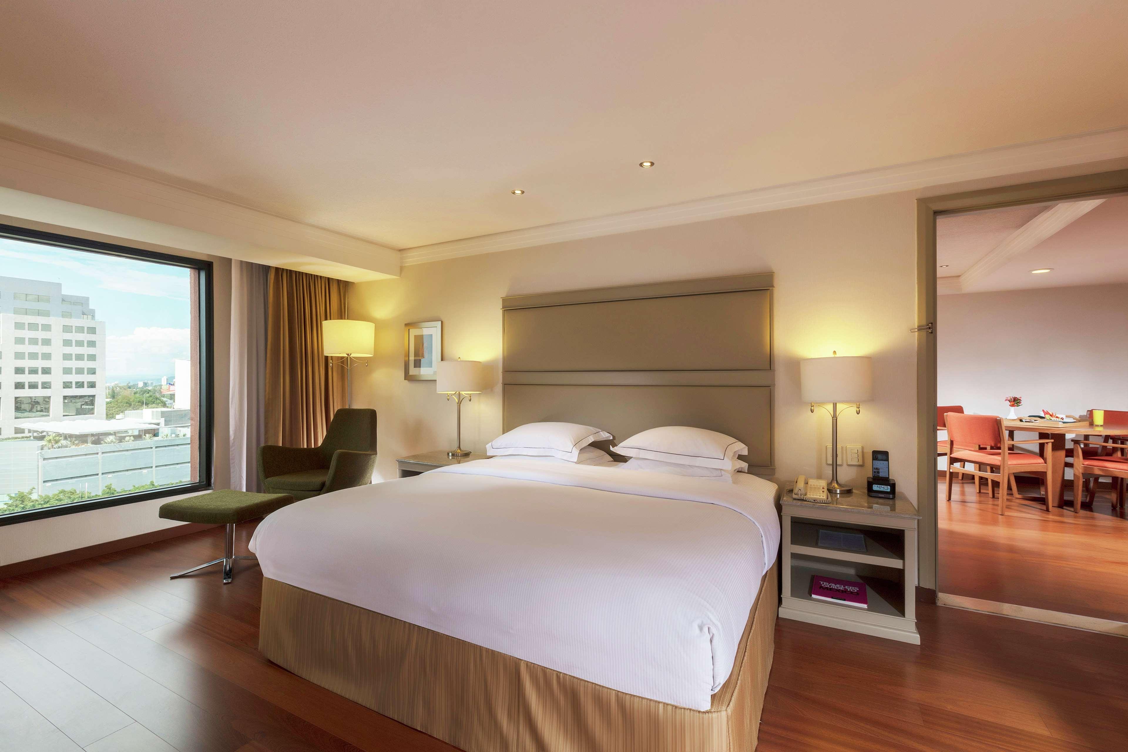 Hotel Barcelo Guadalajara Exteriér fotografie Suite