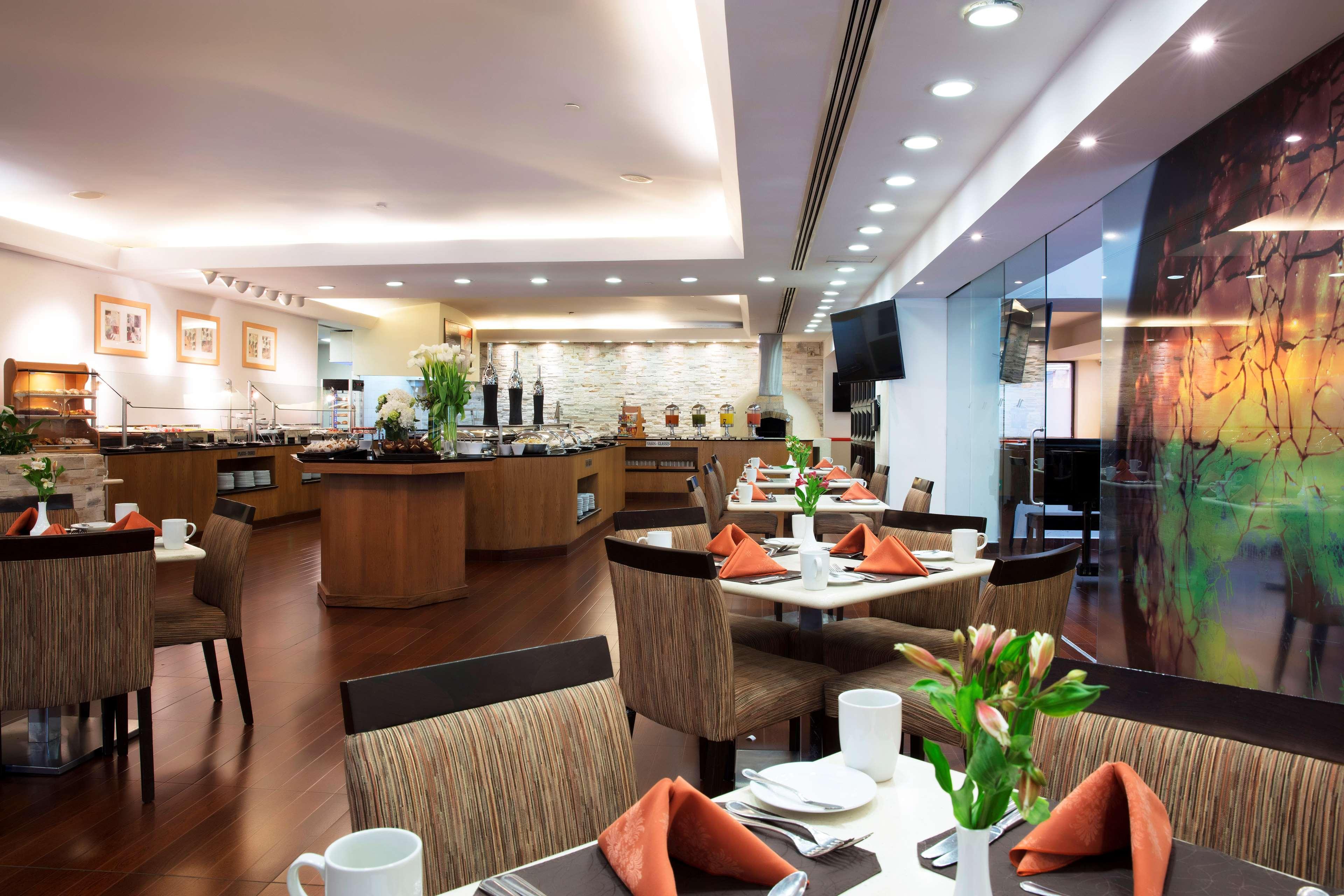 Hotel Barcelo Guadalajara Exteriér fotografie The interior of the lounge