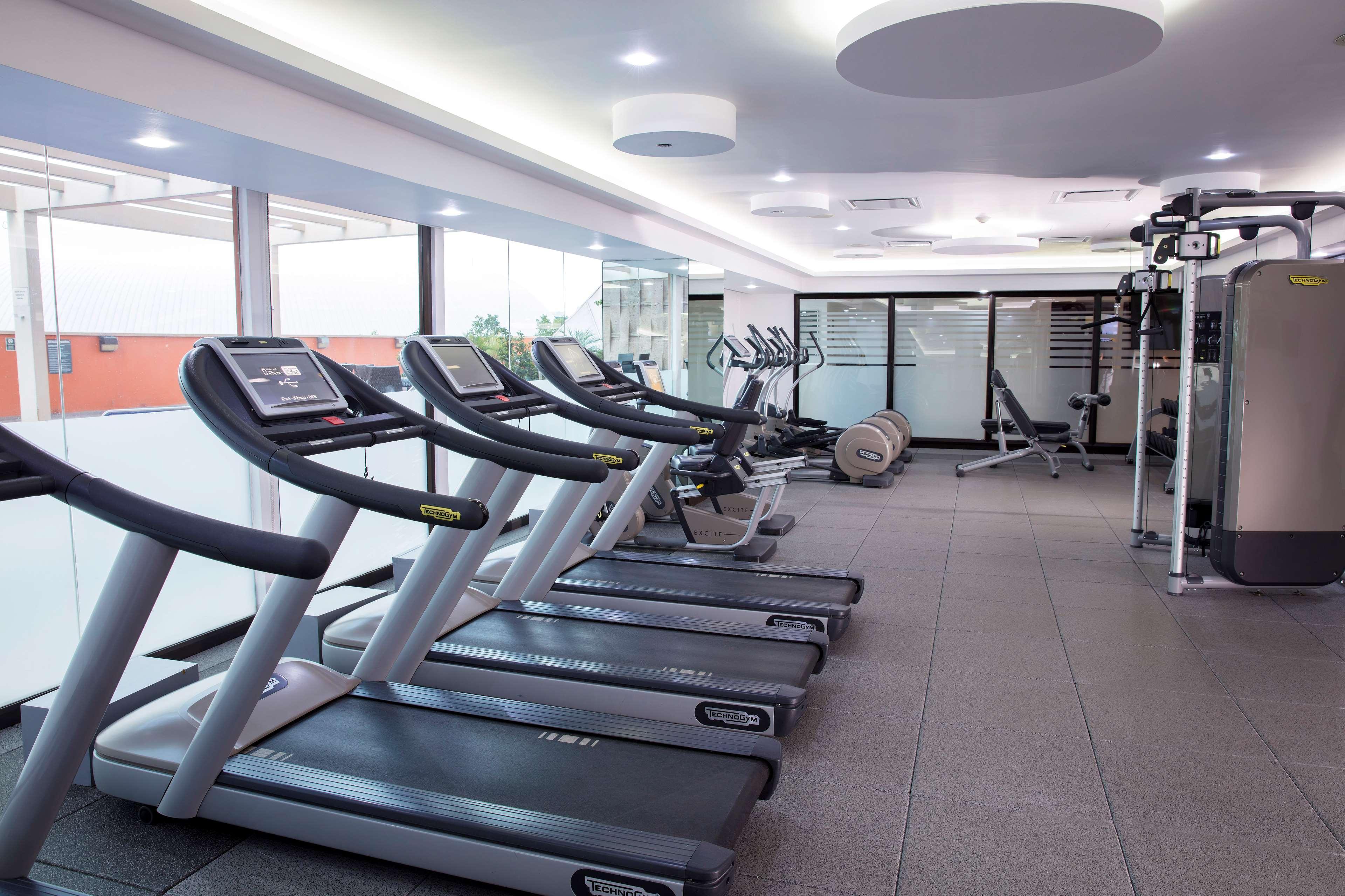 Hotel Barcelo Guadalajara Exteriér fotografie The gym at the hotel