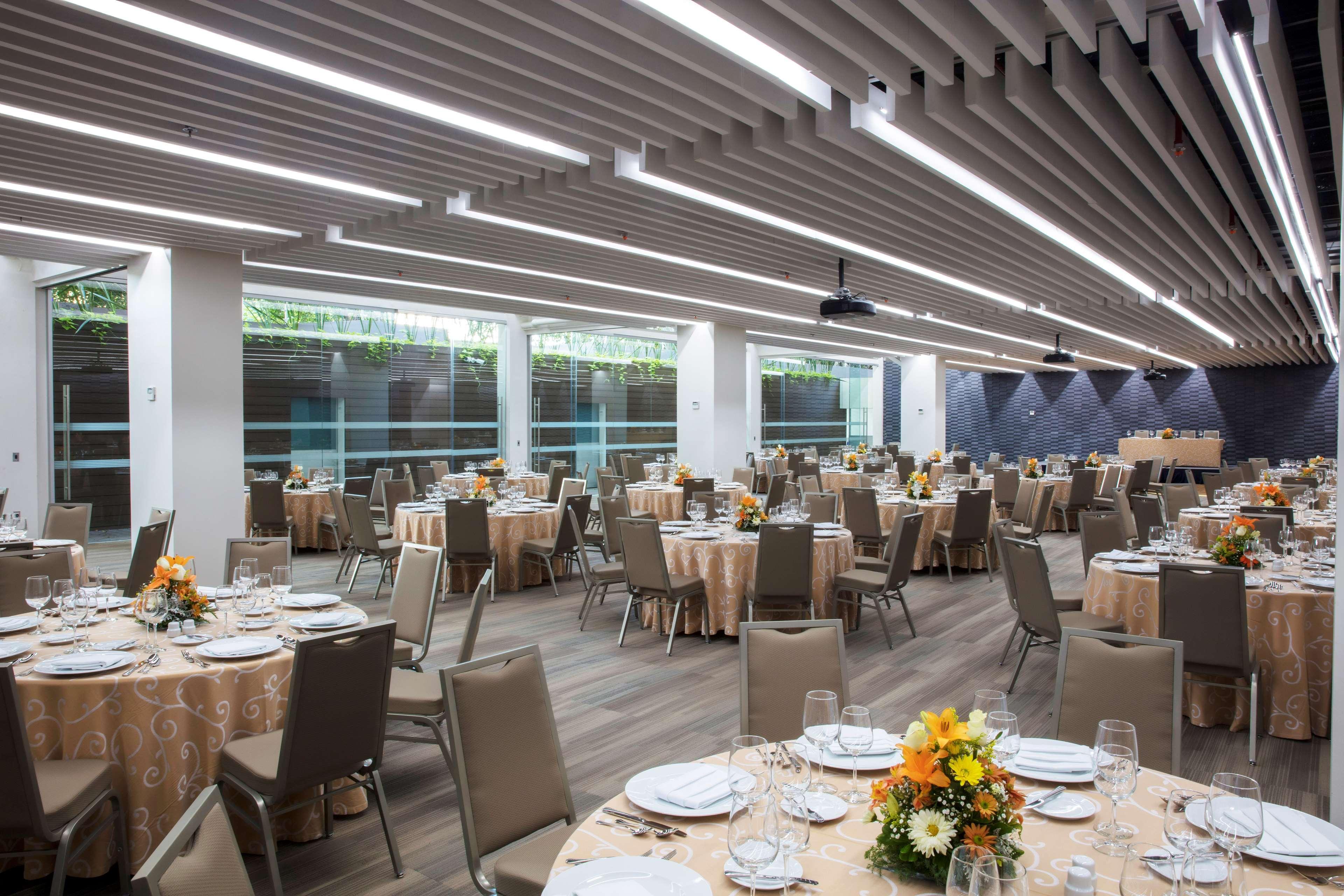 Hotel Barcelo Guadalajara Exteriér fotografie The ballroom