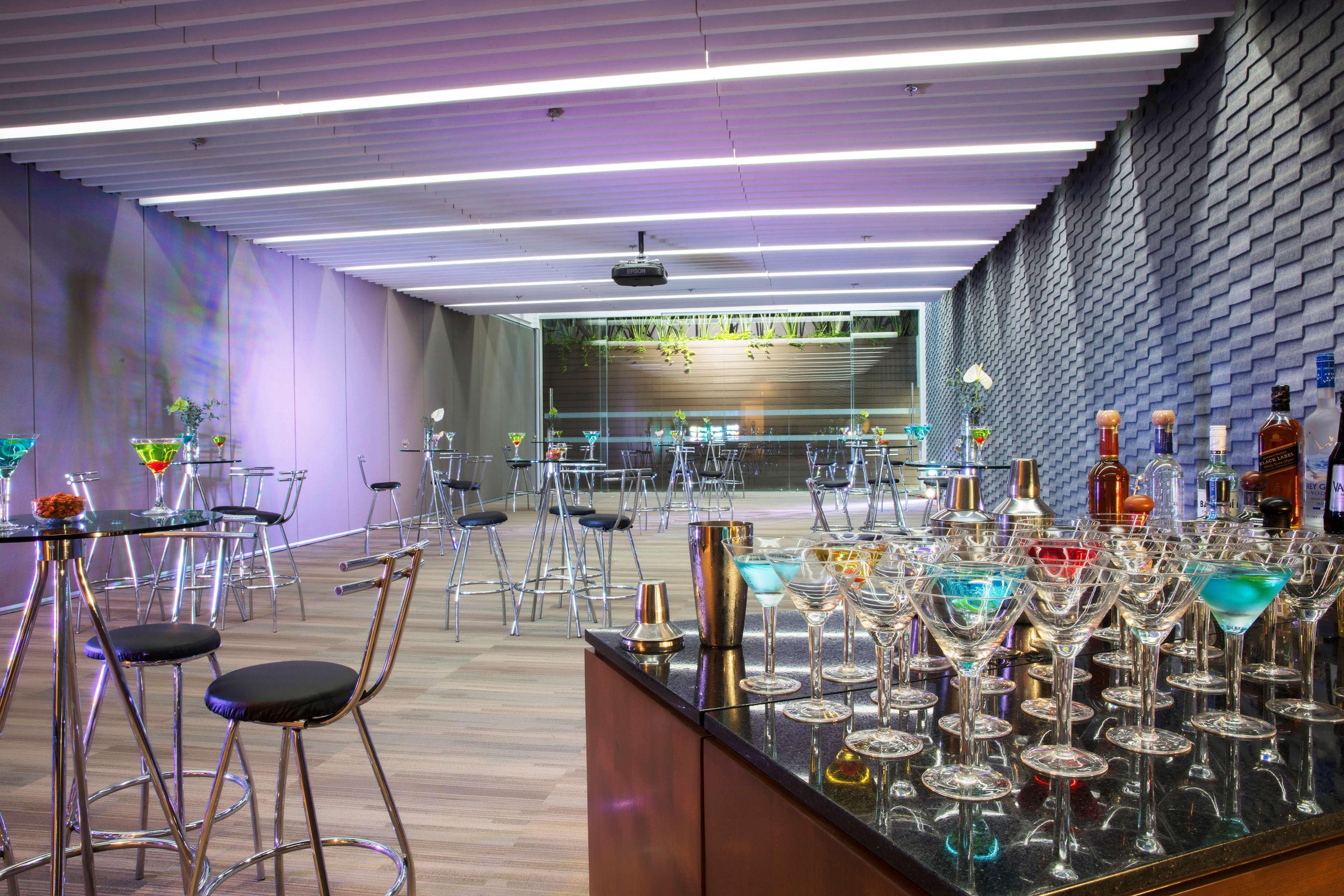 Hotel Barcelo Guadalajara Exteriér fotografie The bar at the 10th floor