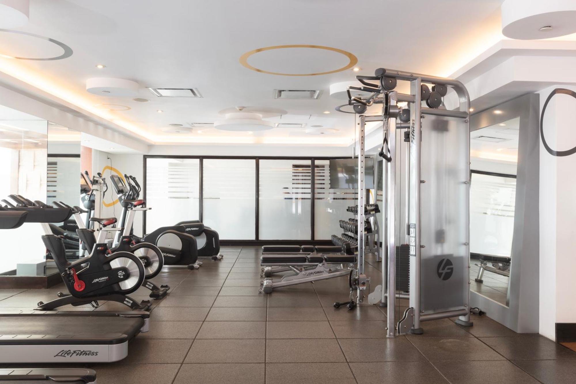 Hotel Barcelo Guadalajara Exteriér fotografie The gym at the hotel
