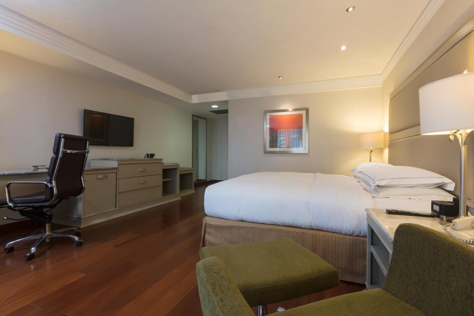 Hotel Barcelo Guadalajara Exteriér fotografie A room at the hotel